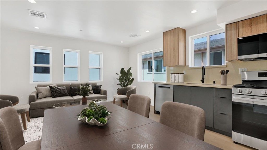 1215 N. Kingsley Drive N 1215 1/2