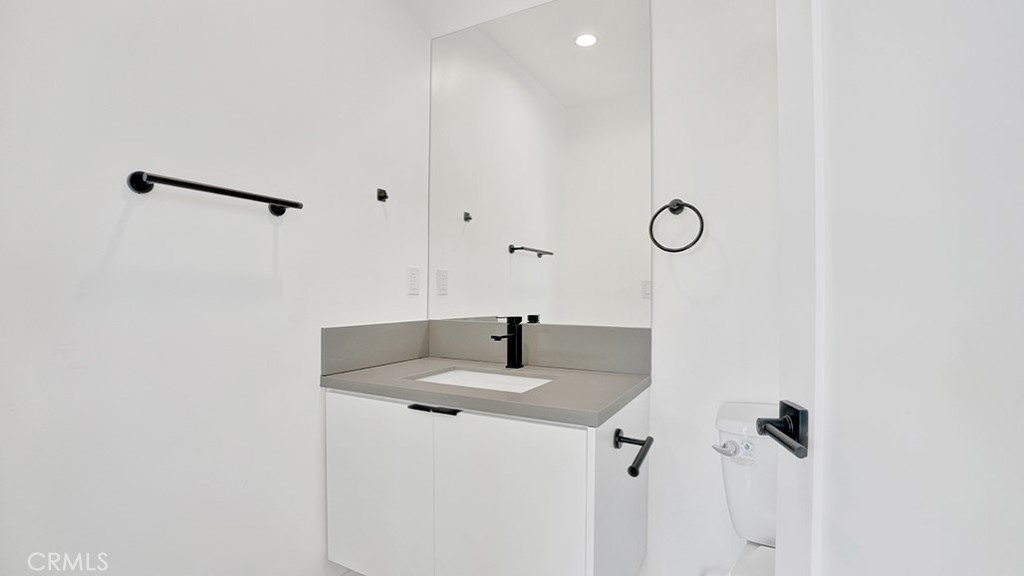 1215 N. Kingsley Drive N 1215 1/2