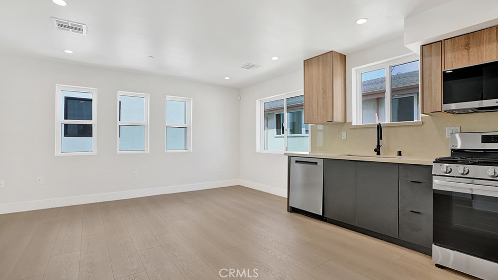 1215 N. Kingsley Drive N 1215 1/2