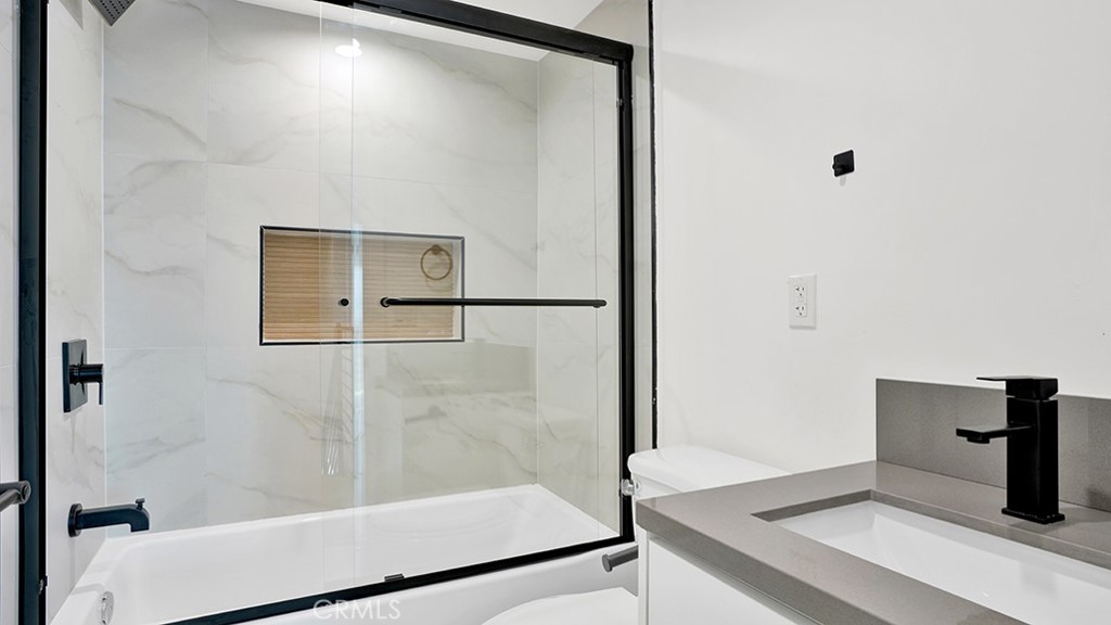 1215 N. Kingsley Drive N 1215 1/2