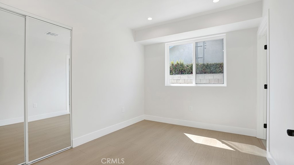 1215 N. Kingsley Drive N