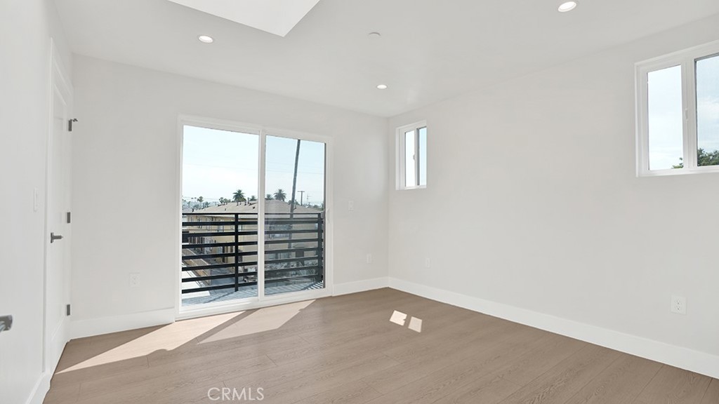 1215 N. Kingsley Drive N