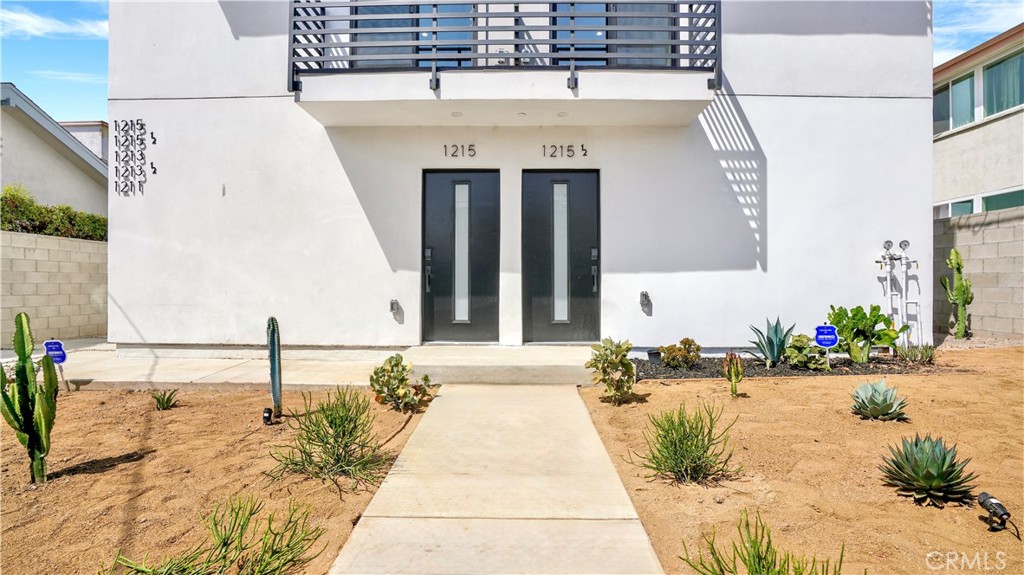 1215 N. Kingsley Drive N