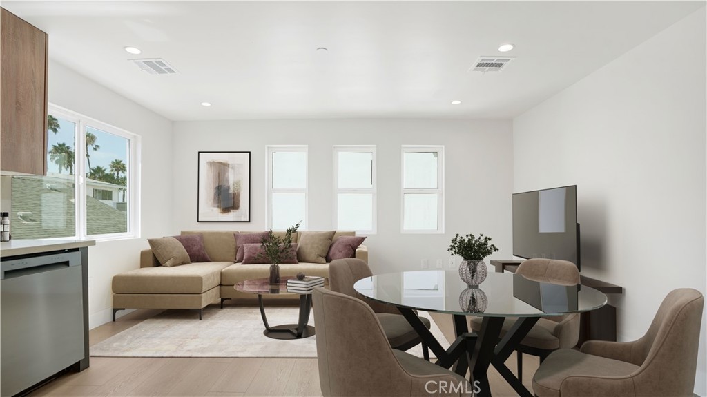 1215 N. Kingsley Drive N