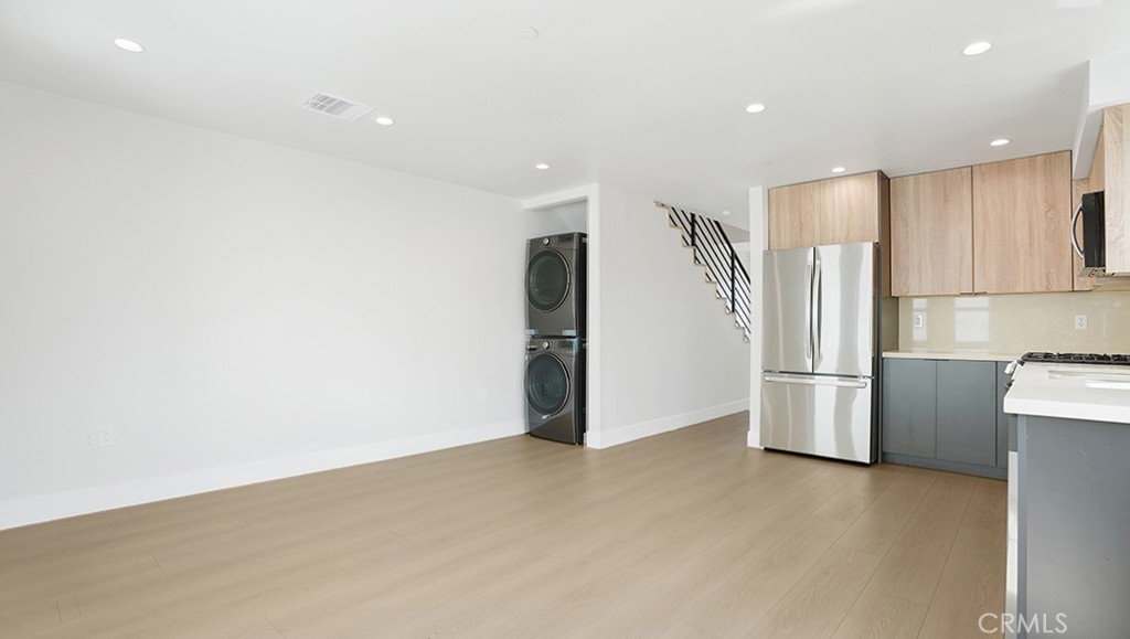 1215 N. Kingsley Drive N