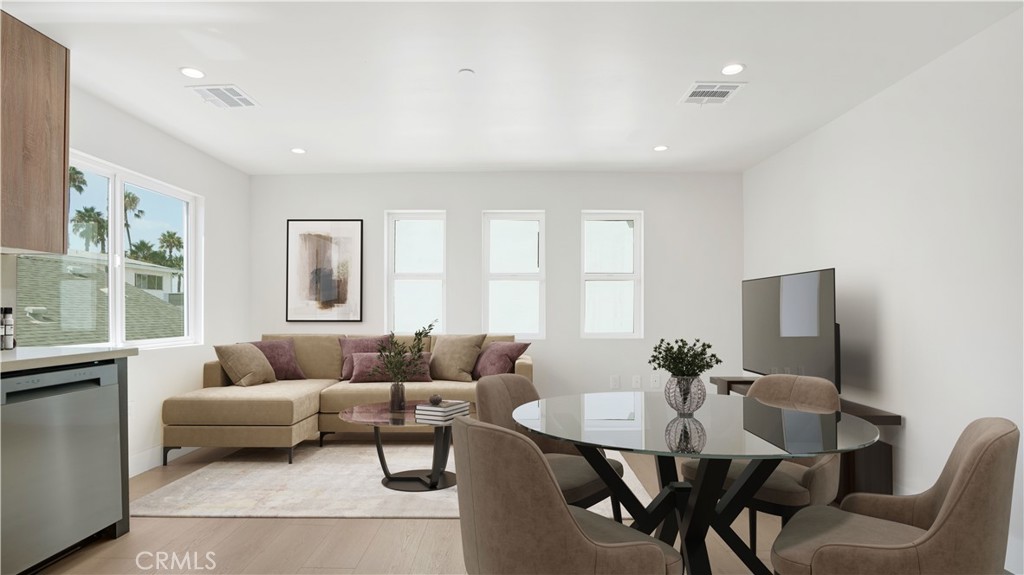 1215 N. Kingsley Drive N