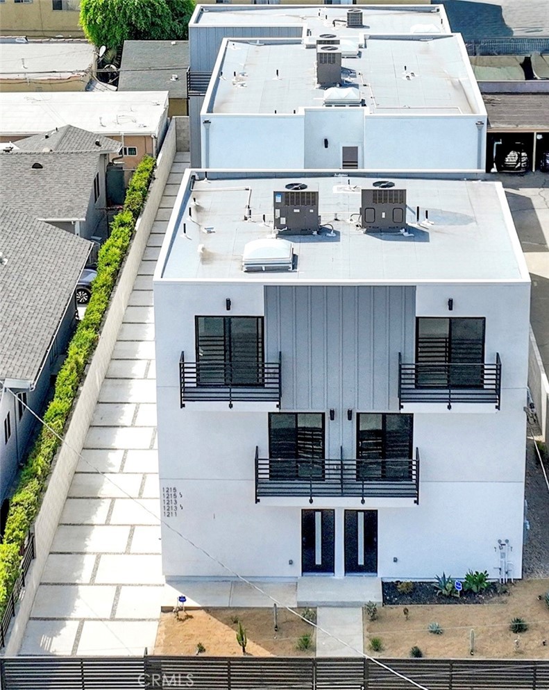 1215 N. Kingsley Drive N