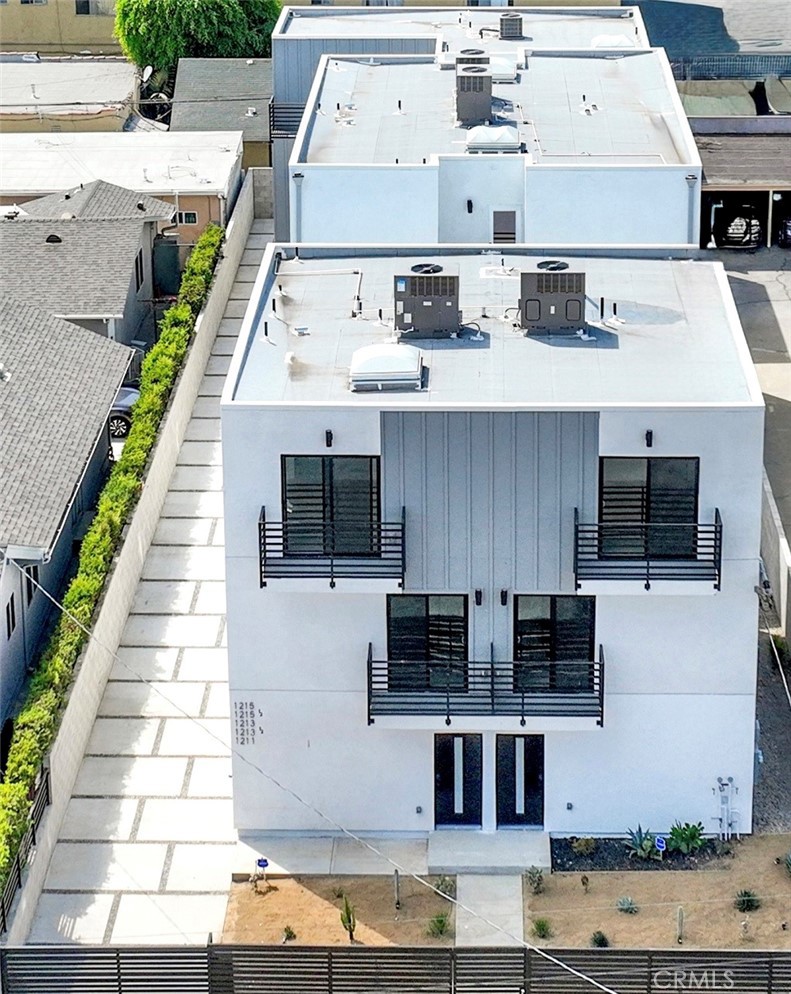 1215 N. Kingsley Drive N