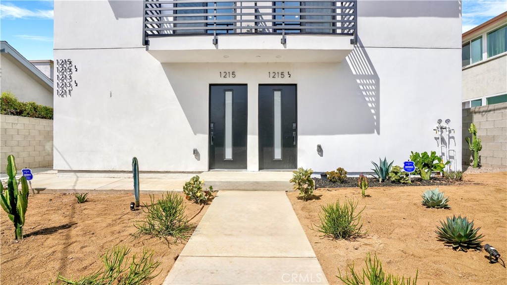 1215 N. Kingsley Drive N