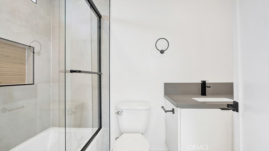 1215 N. Kingsley Drive N