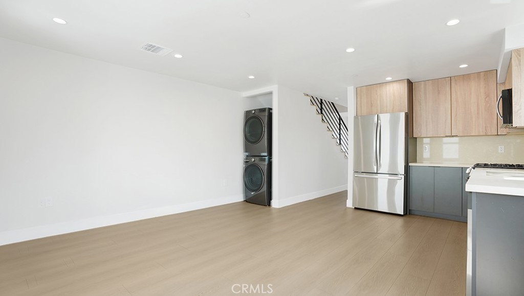 1215 N. Kingsley Drive N