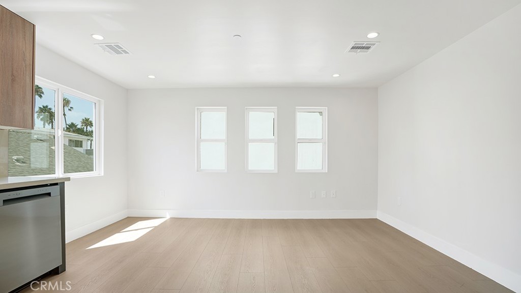 1215 N. Kingsley Drive N