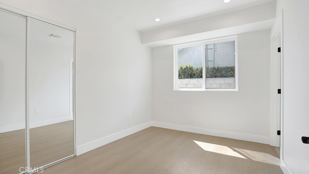 1215 N. Kingsley Drive N