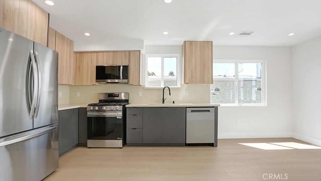 1215 N. Kingsley Drive N