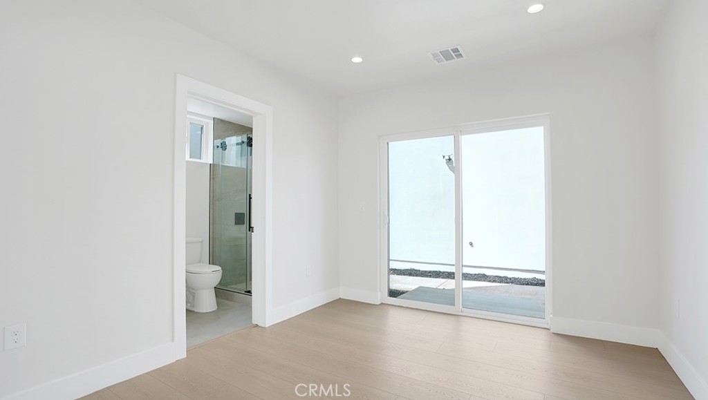 1215 N. Kingsley Drive N