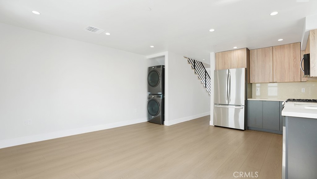 1215 N. Kingsley Drive N