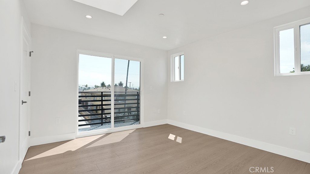 1215 N. Kingsley Drive N