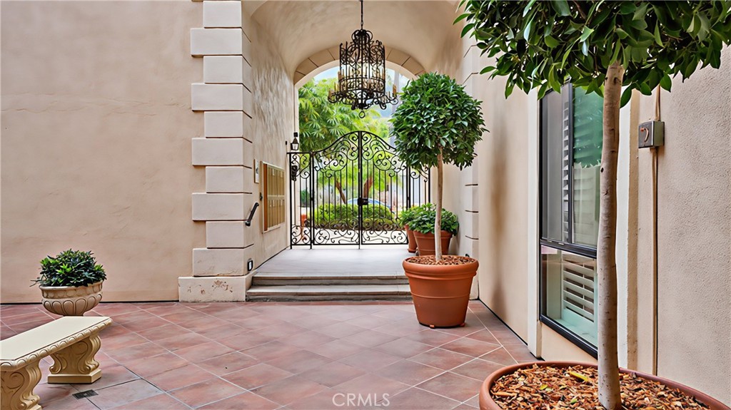 2525 Via Campesina 301