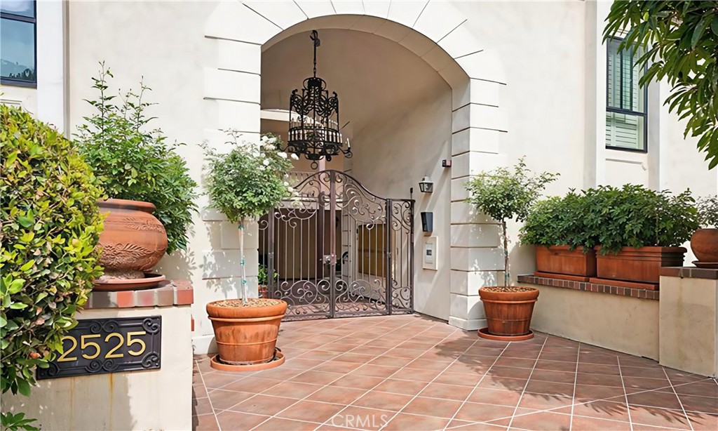 2525 Via Campesina 301