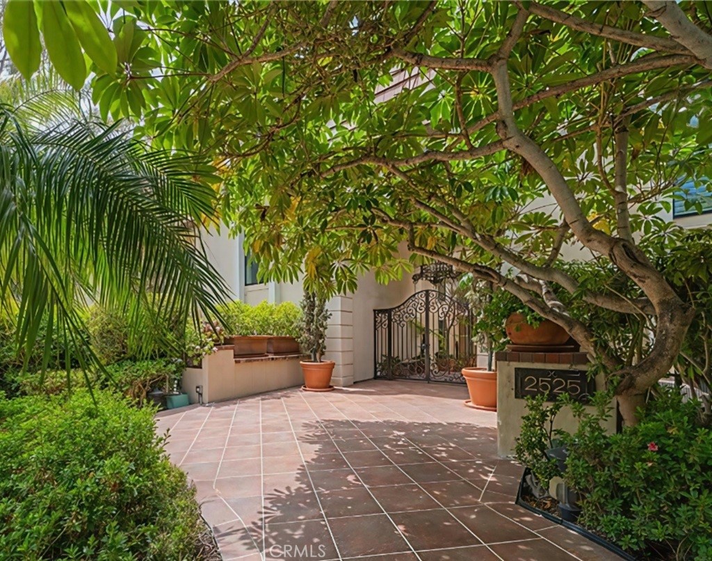 2525 Via Campesina 301