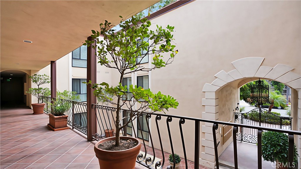 2525 Via Campesina 301