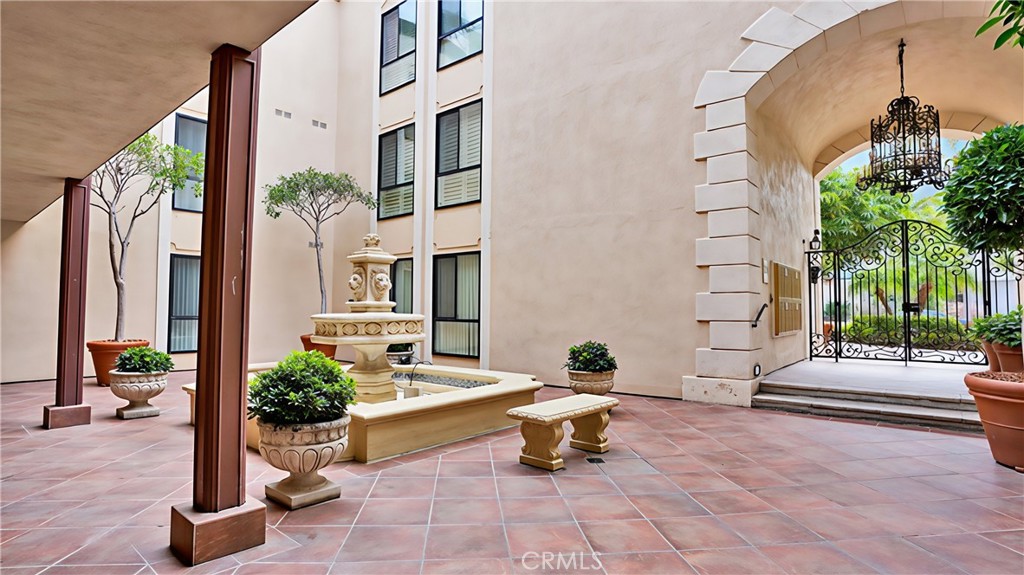 2525 Via Campesina 301