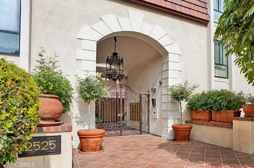 2525 Via Campesina 301