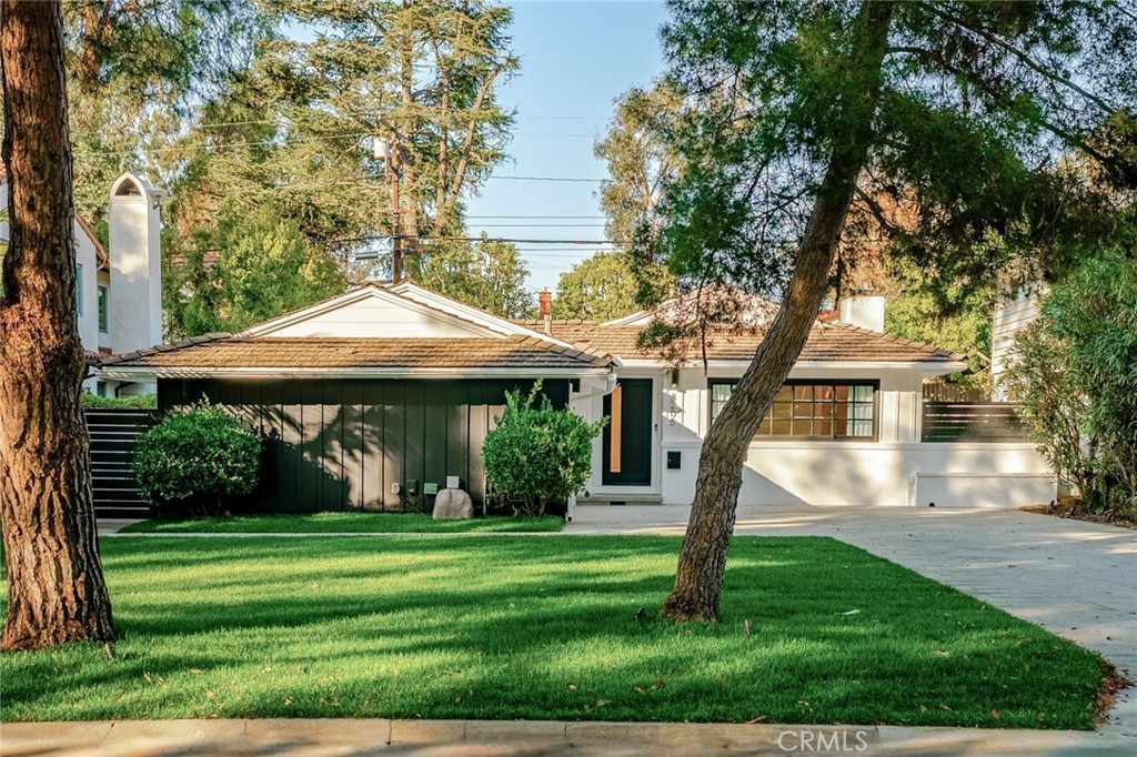 3205 Palos Verdes Drive N