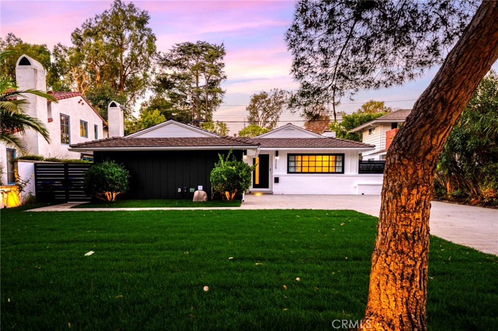 3205 Palos Verdes Drive N