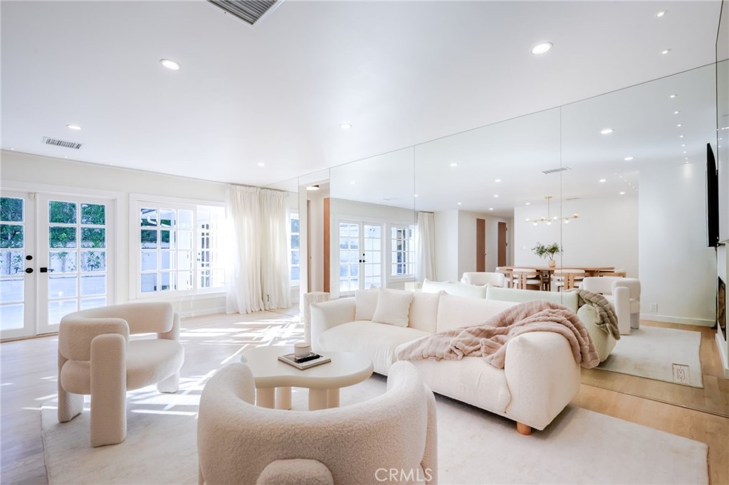 3205 Palos Verdes Drive N