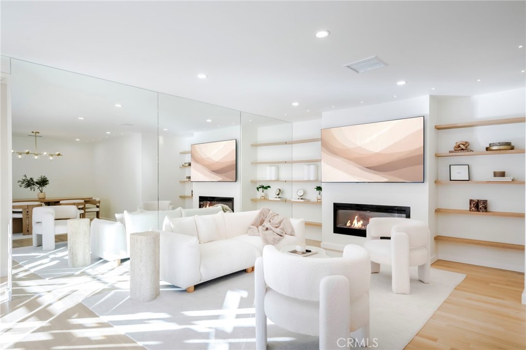 3205 Palos Verdes Drive N