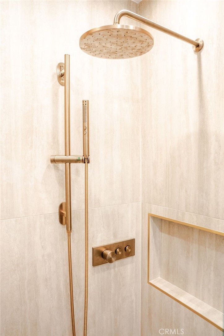 3205 Palos Verdes Drive N