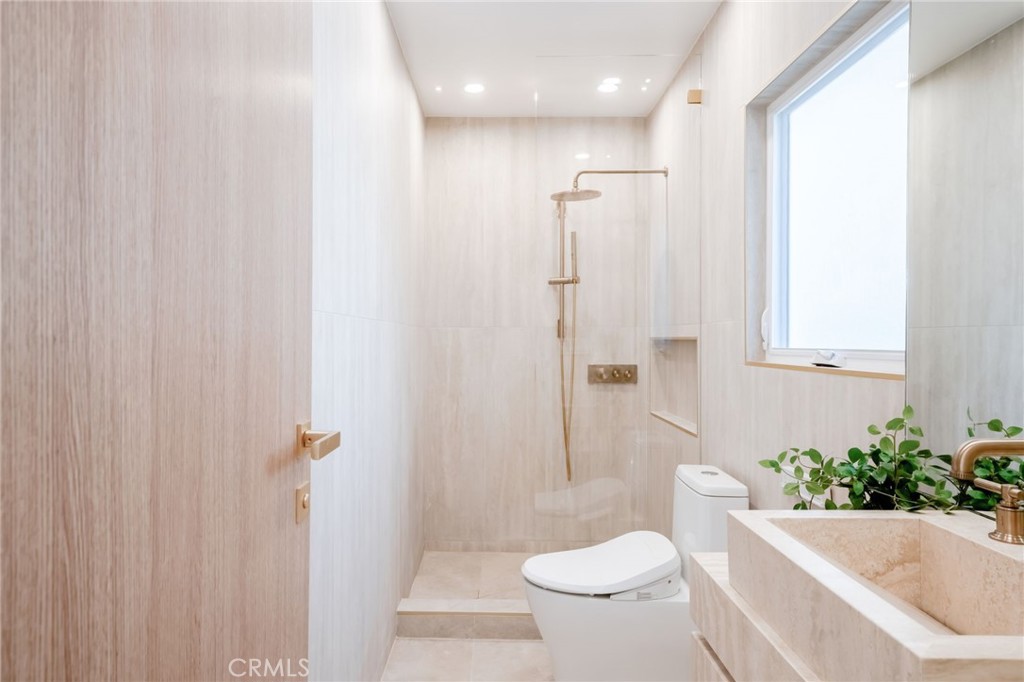 3205 Palos Verdes Drive N