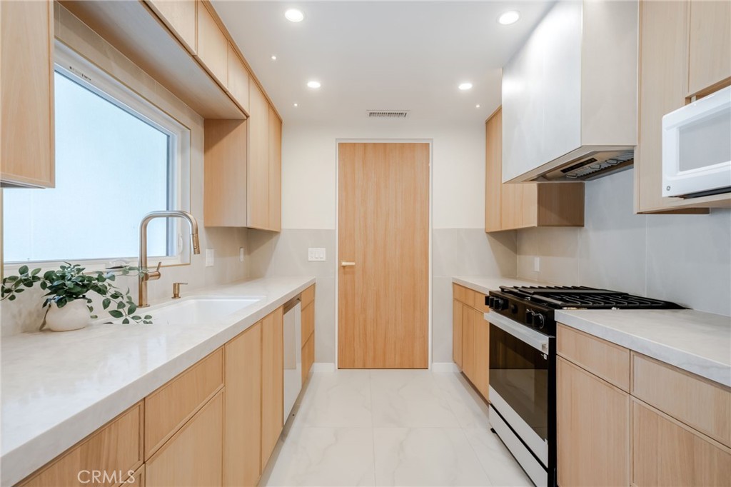 3205 Palos Verdes Drive N