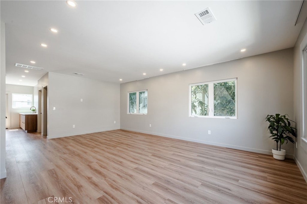 10 Esperanza Avenue 12