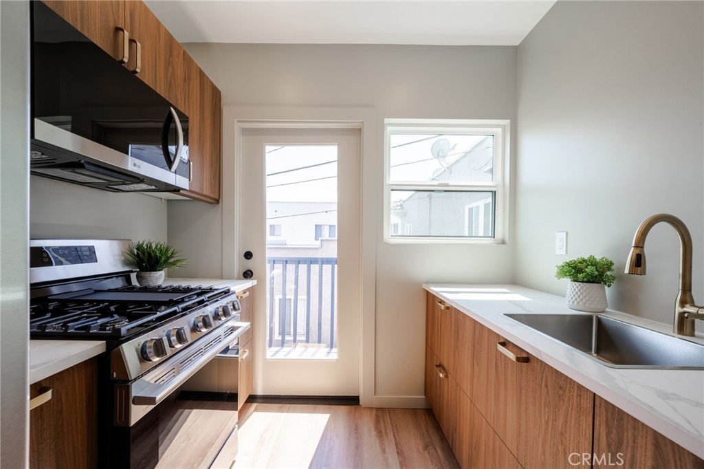 10 Esperanza Avenue 12