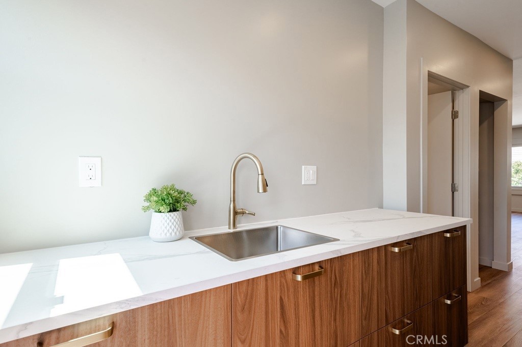 10 Esperanza Avenue 12
