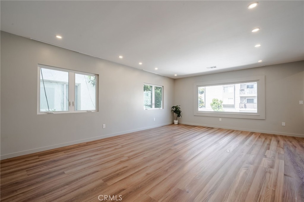10 Esperanza Avenue 12
