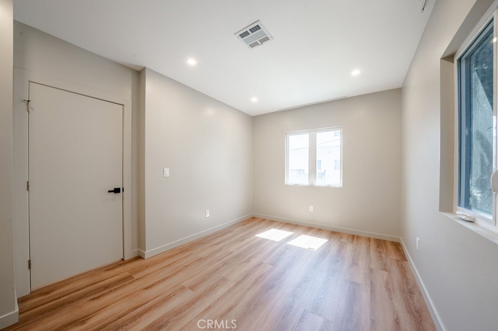 10 Esperanza Avenue 12