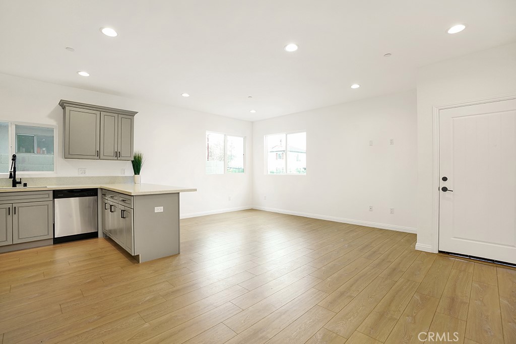 5729 Willow Crest Avenue 5729