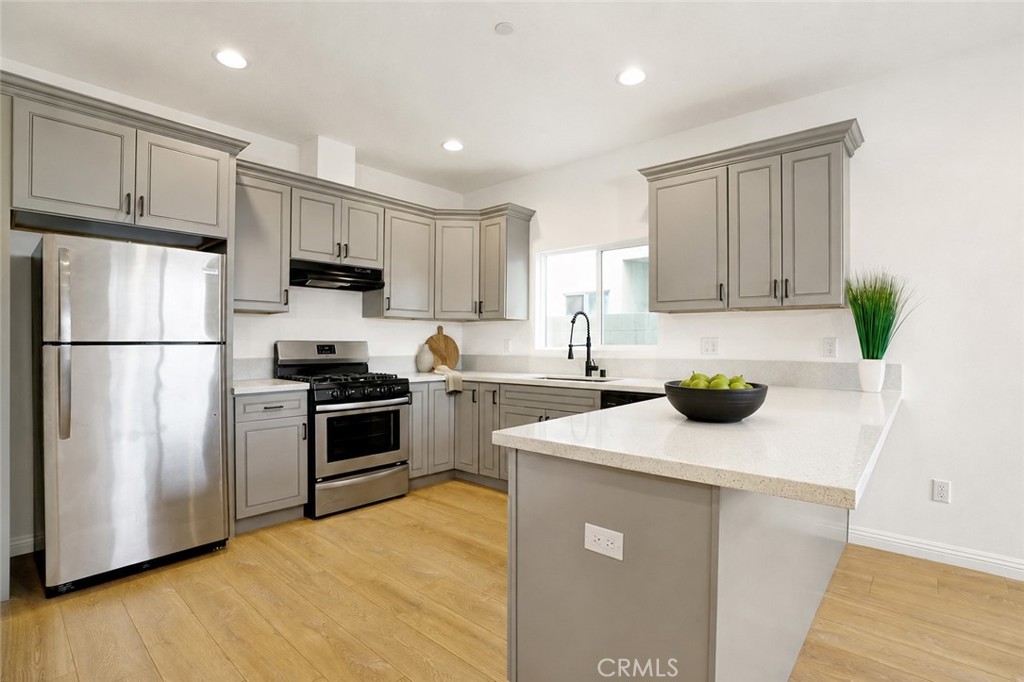 5729 Willow Crest Avenue 5729