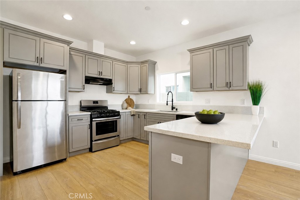 5729 Willow Crest Avenue 5729