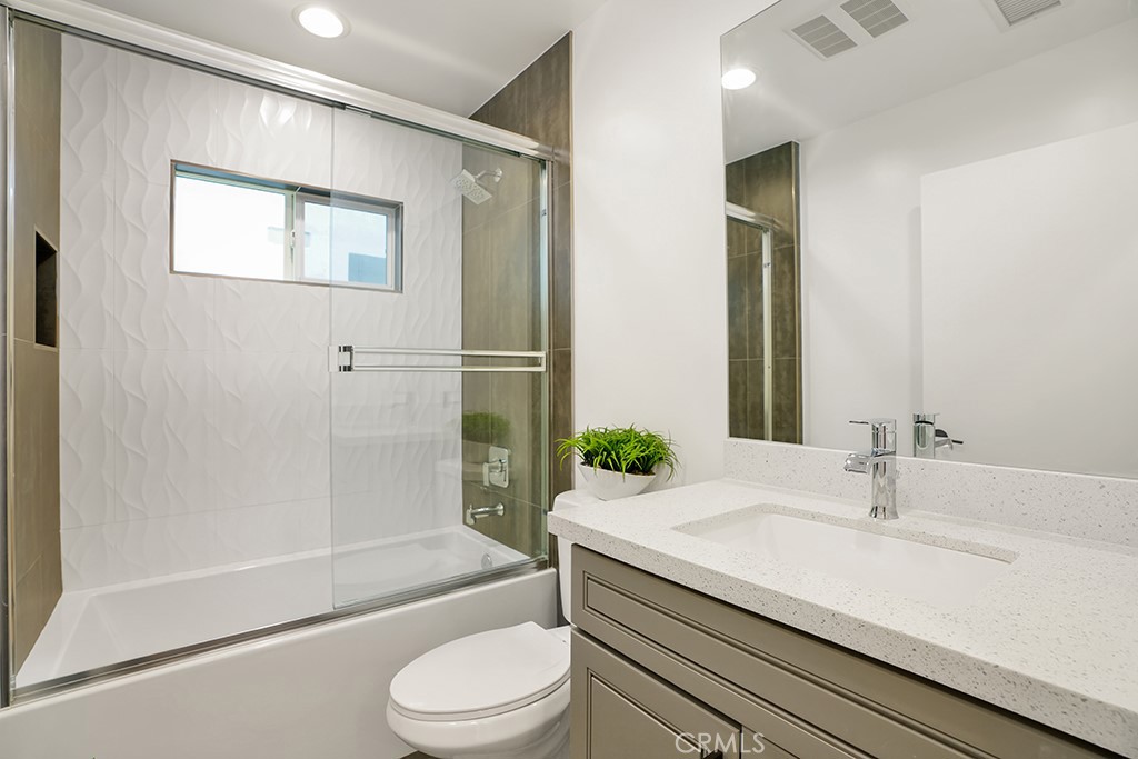 5729 Willow Crest Avenue 5729