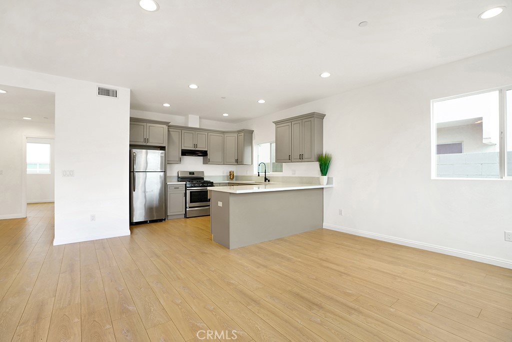5729 Willow Crest Avenue 5729
