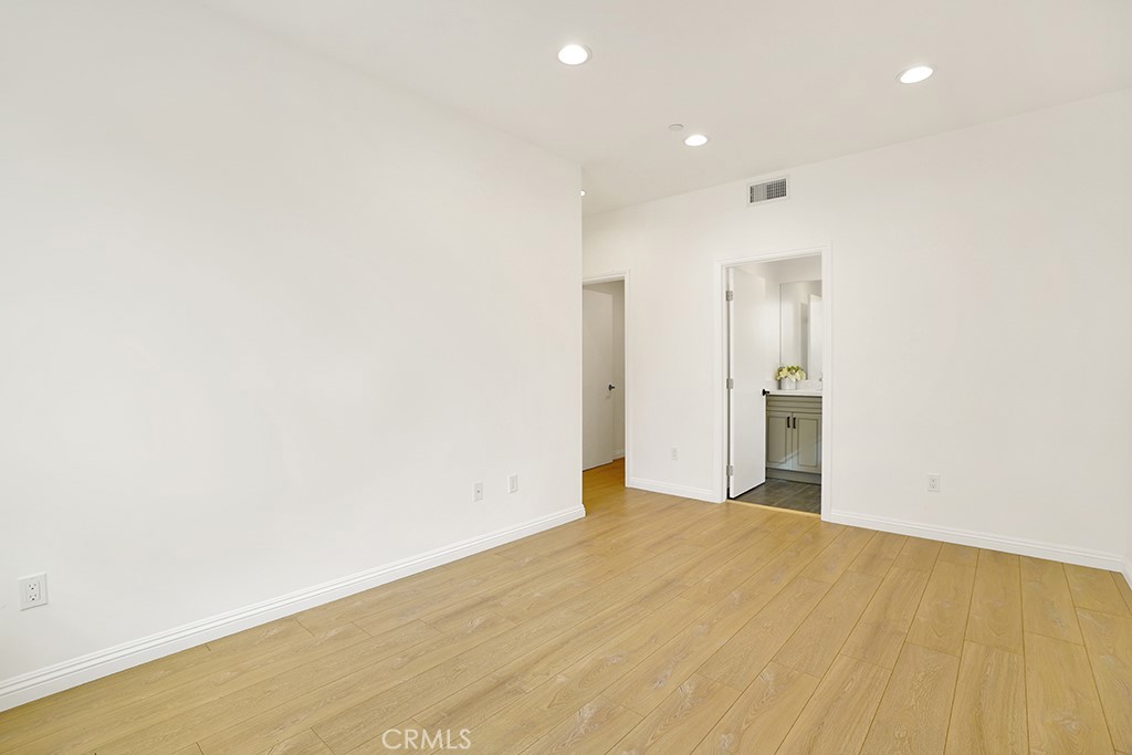5729 Willow Crest Avenue 5729