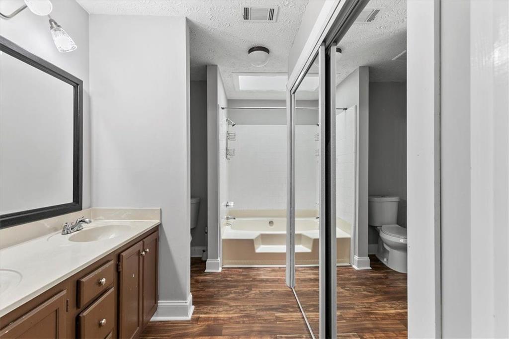 1212 GRAYLAND Lane
