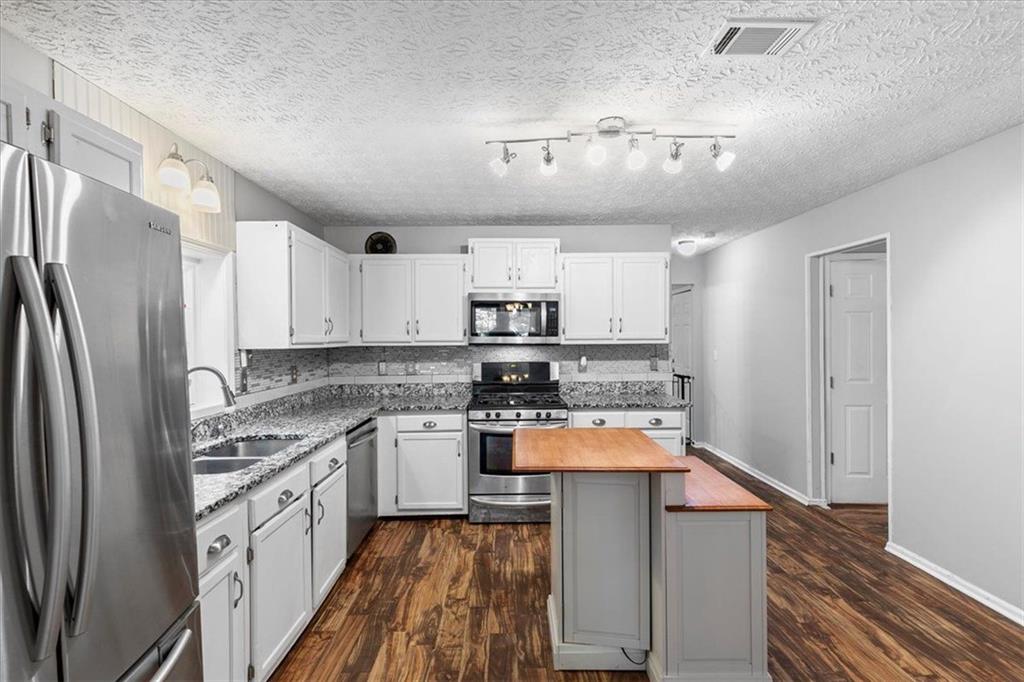 1212 GRAYLAND Lane