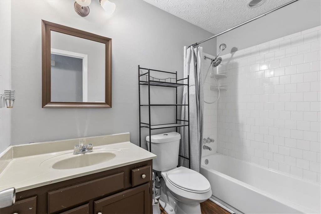 1212 GRAYLAND Lane