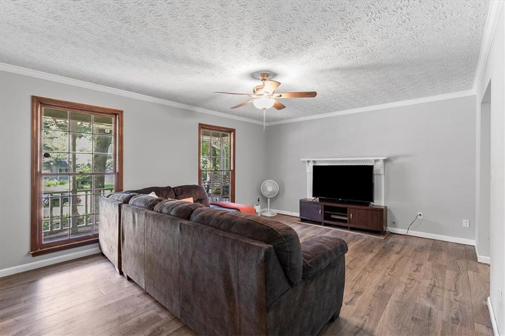1212 GRAYLAND Lane