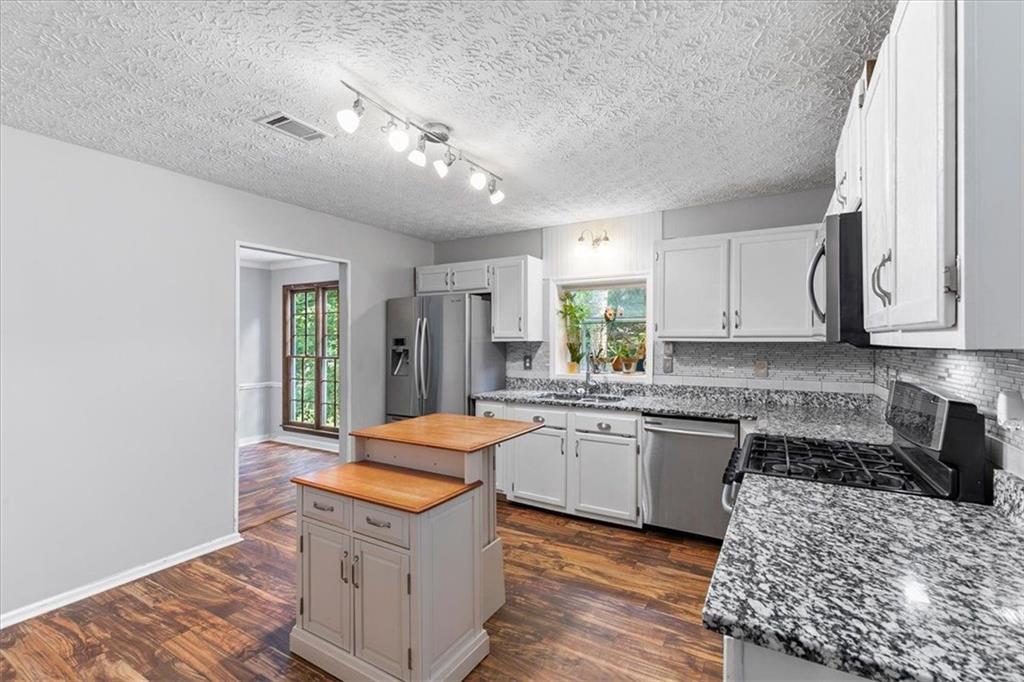 1212 GRAYLAND Lane